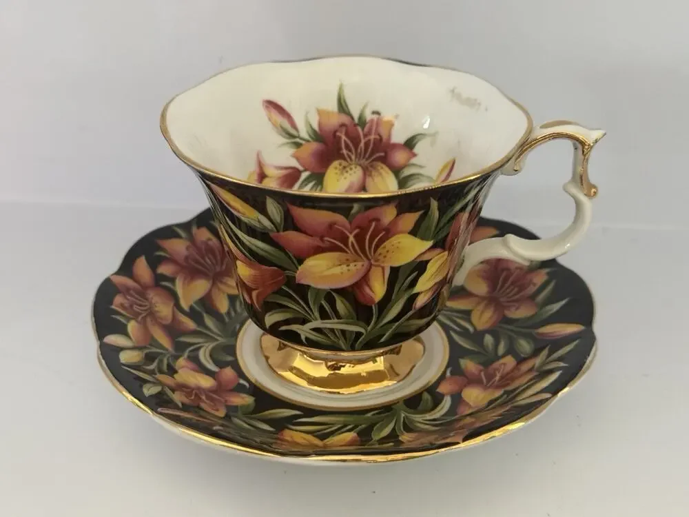 Royal Albert Provincial Flowers PRAIRIE LILY Teacup Saucer Set England 1975